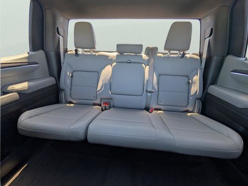 Used 2024 GMC Sierra 1500 SLT w/ SLT Premium Package AWD/4WD image 13
