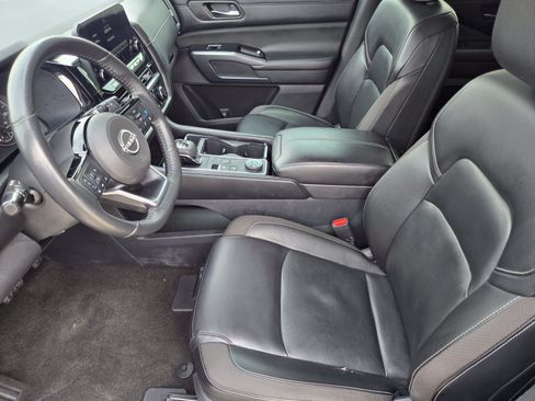 Used 2023 Nissan Pathfinder SL AWD/4WD image 9