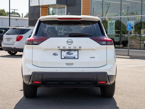 Used 2024 Nissan Rogue S AWD/4WD image 6