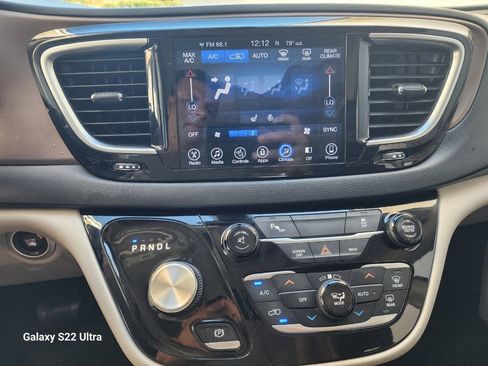 Used 2017 Chrysler Pacifica Touring-L Plus FWD image 15