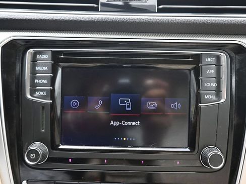 Used 2019 Volkswagen Passat 2.0T Wolfsburg w/ Wheels & Sunroof Package FWD image 17