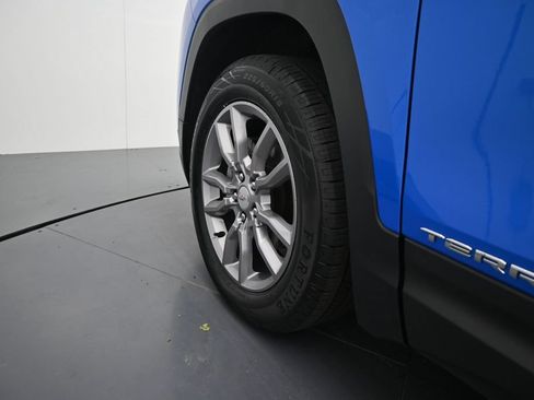 Used 2024 GMC Terrain SLT AWD/4WD image 13