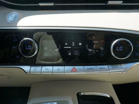 Used 2023 Genesis GV70 2.5T Advanced w/ Advanced Package image 13