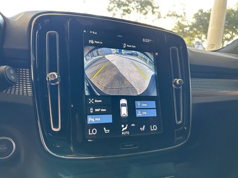 Used 2022 Volvo XC40 T5 R-Design w/ Advanced Package image 9