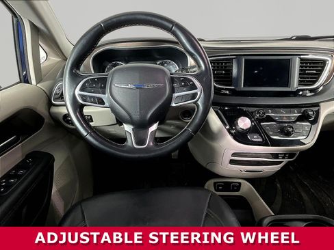 Used 2018 Chrysler Pacifica Touring-L FWD image 8