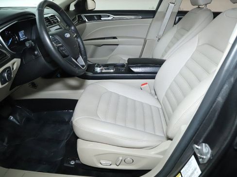 Used 2020 Ford Fusion SEL image 18
