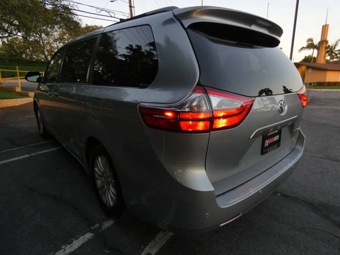 Used 2015 Toyota Sienna XLE image 11