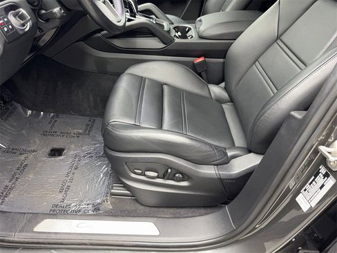 Used 2022 Porsche Cayenne image 25