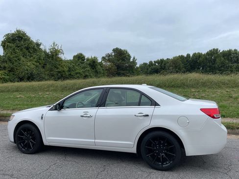 Used 2010 Lincoln MKZ image 4
