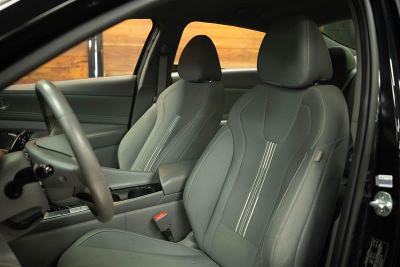 Used 2022 Hyundai Elantra SEL w/ Convenience Package FWD image 10
