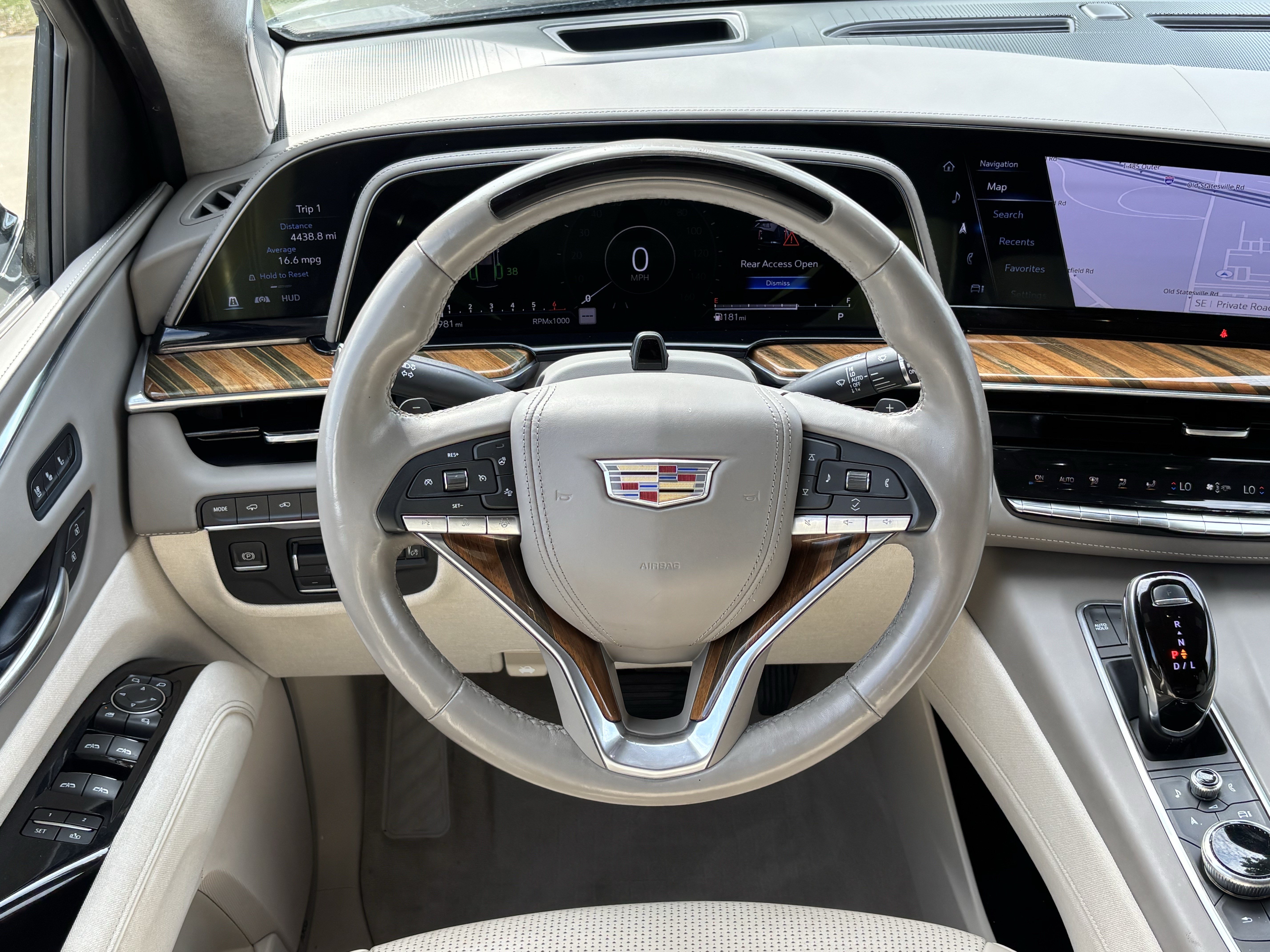 Used 2021 Cadillac Escalade Premium Luxury Platinum RWD image 18