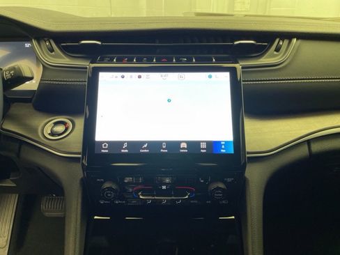 New 2025 Jeep Grand Cherokee Limited w/ Black Appearance Package image 14