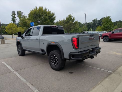Used 2024 GMC Sierra 2500 AT4X AWD/4WD image 6