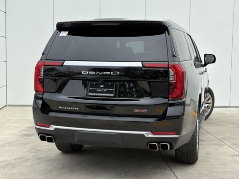 Used 2025 GMC Yukon XL Denali AWD/4WD image 7