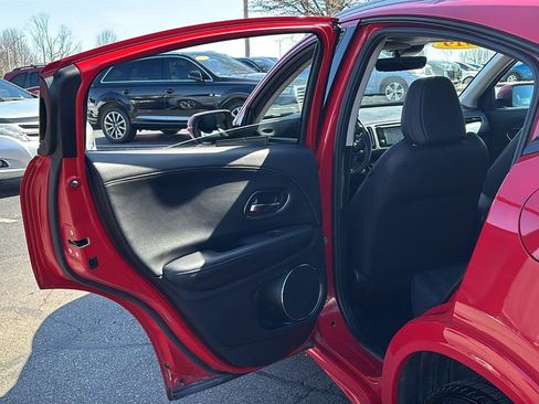 Used 2019 Honda HR-V Touring image 28