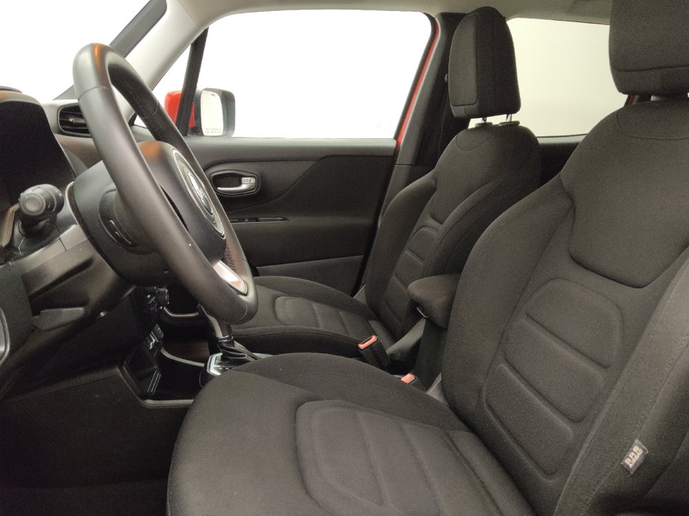 Used 2020 Jeep Renegade Latitude FWD image 17