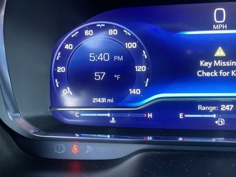 New 2022 Chevrolet Suburban LT w/ Luxury Package image 8