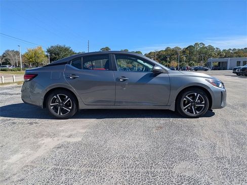 Used 2024 Nissan Sentra SV image 3