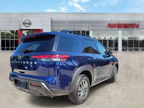 Certified 2025 Nissan Pathfinder SV FWD image 9