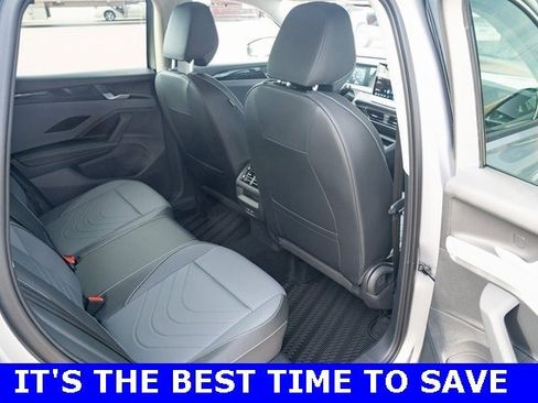 New 2025 Volkswagen Tiguan SE image 38