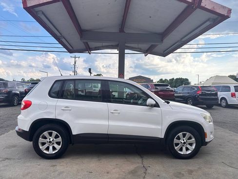 Used 2009 Volkswagen Tiguan S FWD image 4