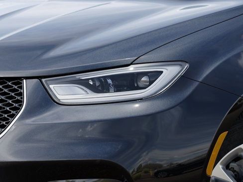 New 2026 Chrysler Pacifica Select image 13