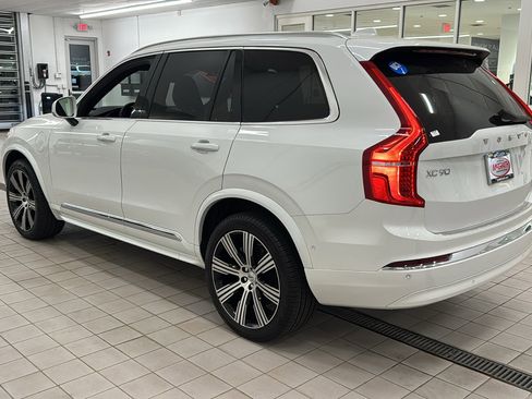 Used 2025 Volvo XC90 T8 Ultra w/ Protection Package Premier image 7