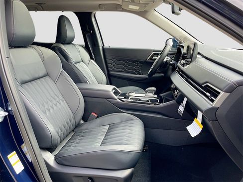 New 2025 Mitsubishi Outlander SEL image 30