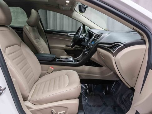 Used 2017 Ford Fusion SE image 18