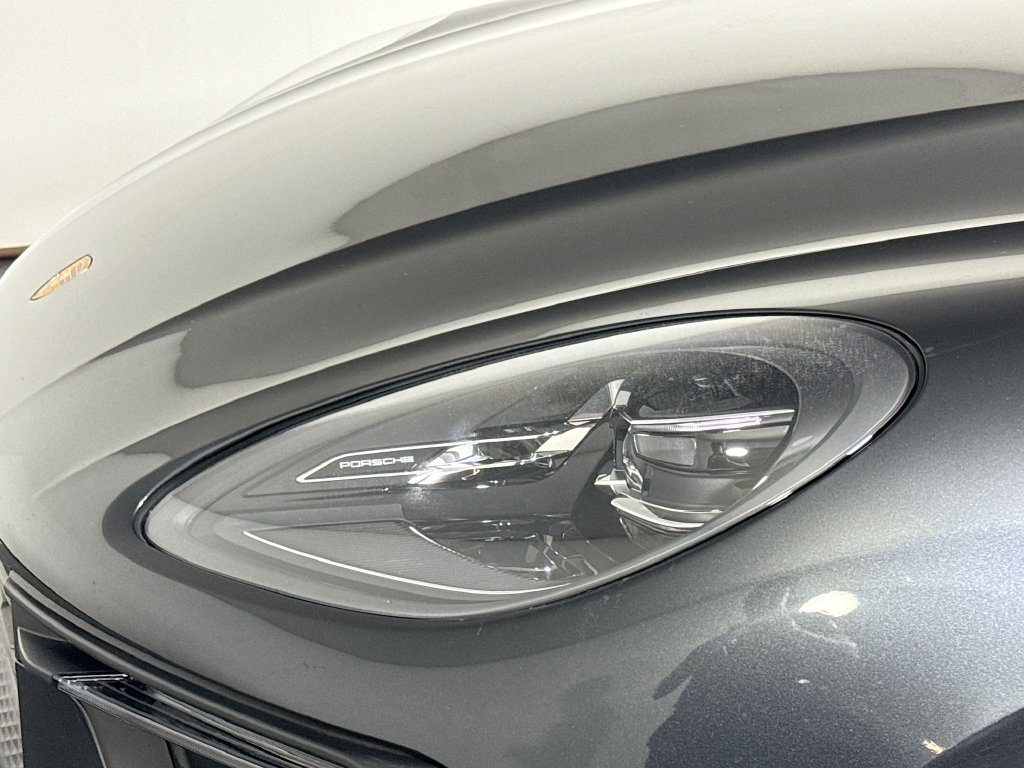 Certified 2023 Porsche Macan AWD/4WD image 24