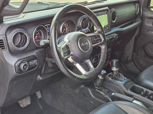 Used 2021 Jeep Wrangler Unlimited Sahara w/ Dual Top Group AWD/4WD image 17