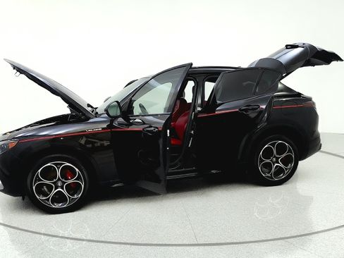 Used 2024 Alfa Romeo Stelvio Veloce AWD/4WD image 11