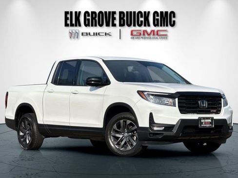 Used 2023 Honda Ridgeline Sport image 2