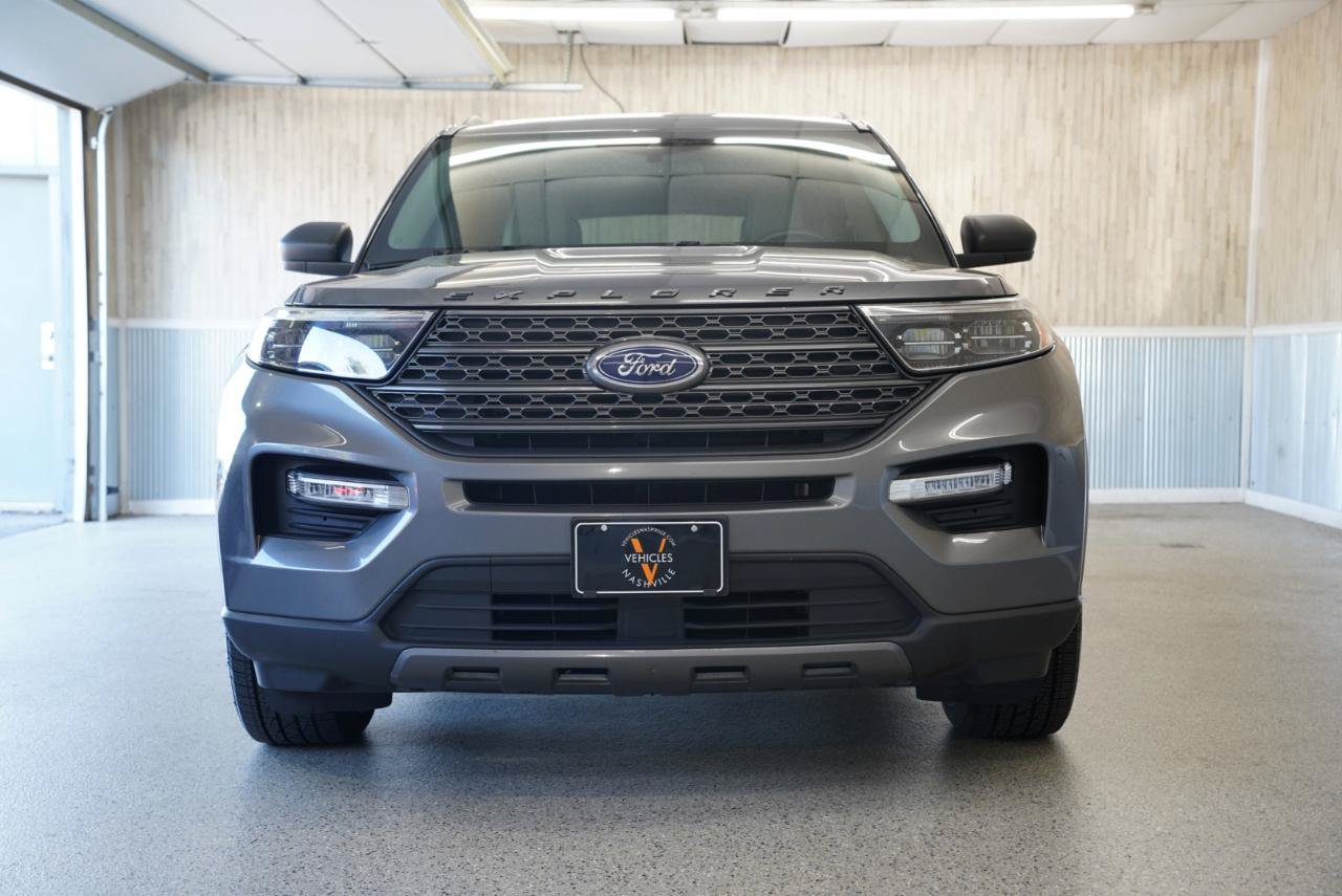 Used 2021 Ford Explorer XLT w/ Equipment Group 202A AWD/4WD image 2