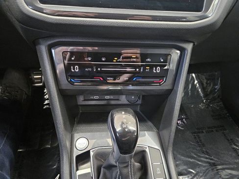 Used 2022 Volkswagen Tiguan SE R-Line AWD/4WD image 27