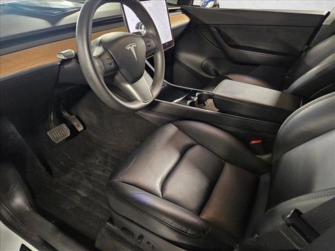 Used 2020 Tesla Model Y Long Range image 9