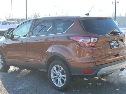 Used 2017 Ford Escape SE image 6