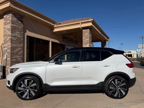 Used 2021 Volvo XC40 P8 Recharge image 3