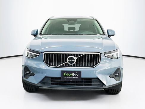Used 2023 Volvo XC40 B5 Plus AWD/4WD image 2