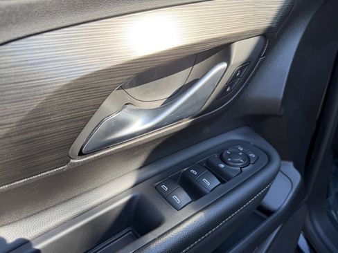 Used 2024 GMC Terrain SLE image 16