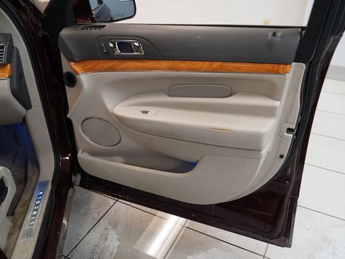 Used 2010 Lincoln MKT 2WD image 26