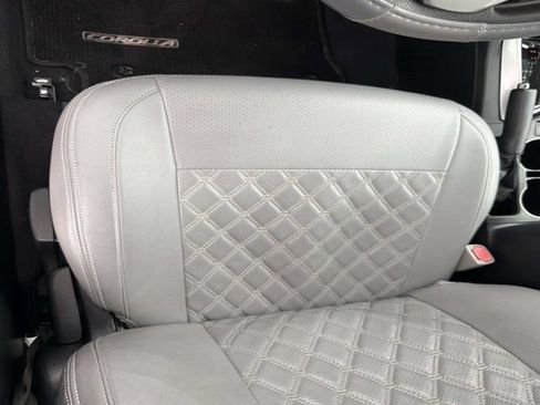 Used 2015 Toyota Corolla LE FWD image 9