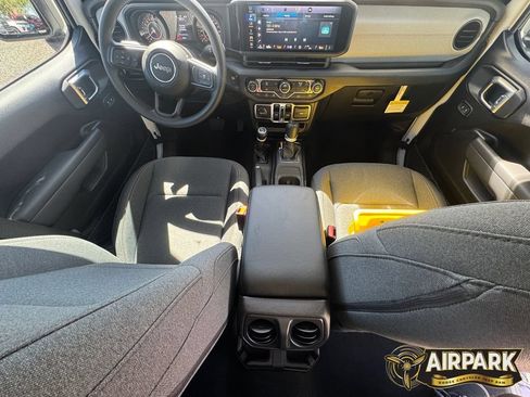 New 2026 Jeep Gladiator Sport AWD/4WD image 15