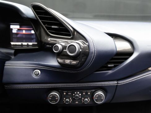 Used 2018 Ferrari 488 Spider image 92