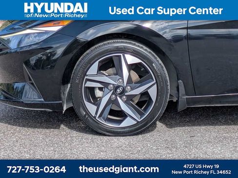 Used 2023 Hyundai Elantra SEL w/ Convenience Package FWD image 10