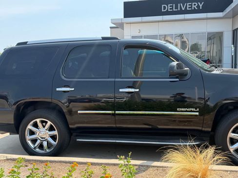 Used 2011 GMC Yukon Denali RWD image 4