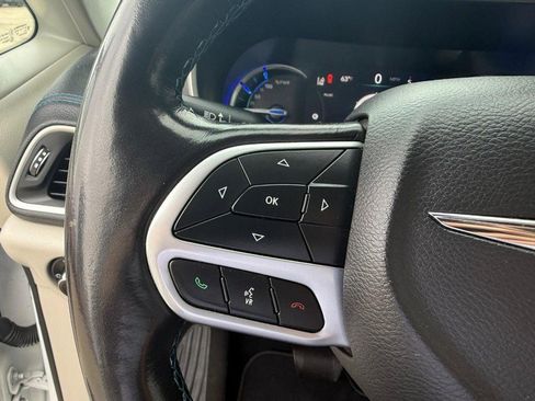 Used 2021 Chrysler Pacifica Touring-L image 27