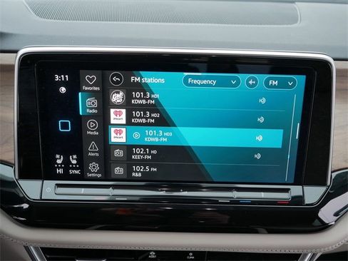 Certified 2025 Volkswagen Atlas SE image 29