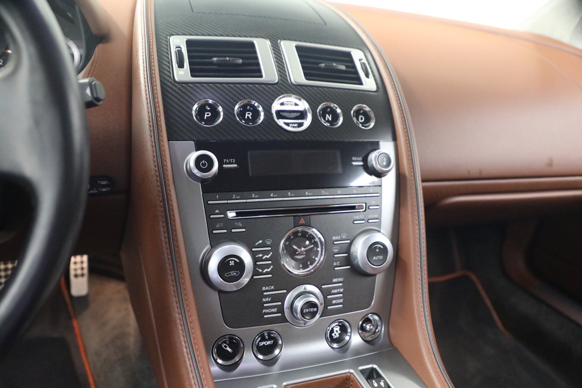 Used 2014 Aston Martin DB9 Coupe RWD image 21