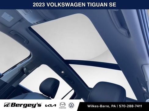 Certified 2023 Volkswagen Tiguan SE w/ Panoramic Sunroof Package AWD/4WD image 15